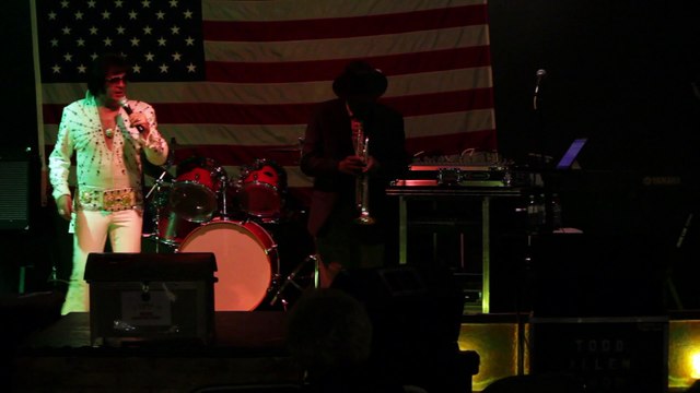 Robert Keefer and Ben Cauley perform 'Lawdy Miss Clawdy' Elvis Presley Memorial VFW 2015