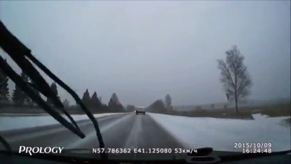 La neige attire toujours les voitures vers le bas