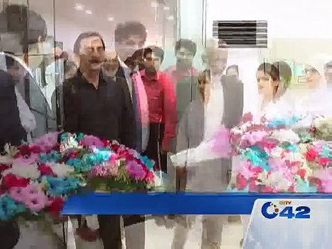 Ghohar Ijaz visits Dialysis Centre in Jinnah Hospital; distribute prizes among staff over good performance