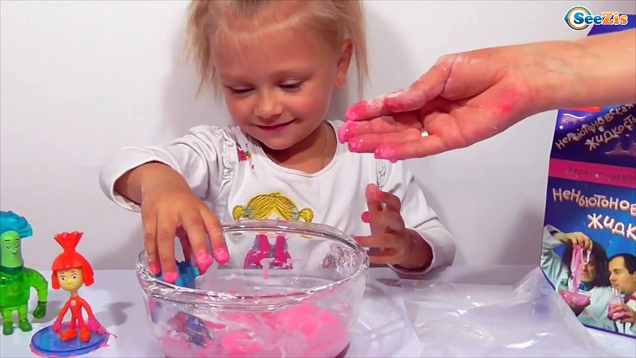 ✔ Фиксики и девочка Ярослава проводят опыты с Неньютоновской жидкостью в Фикси Лаборатории ✔