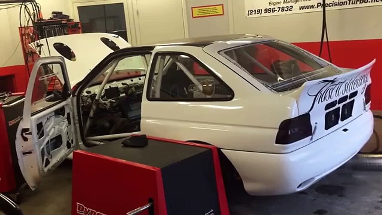 Isto é um Escort RS Cosworth com 916 cv feito para andar de lado!!!