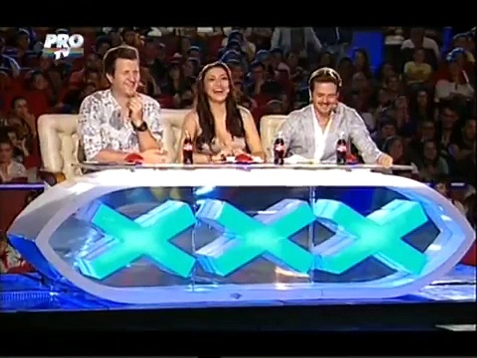 UNA FACE CA CAINELE