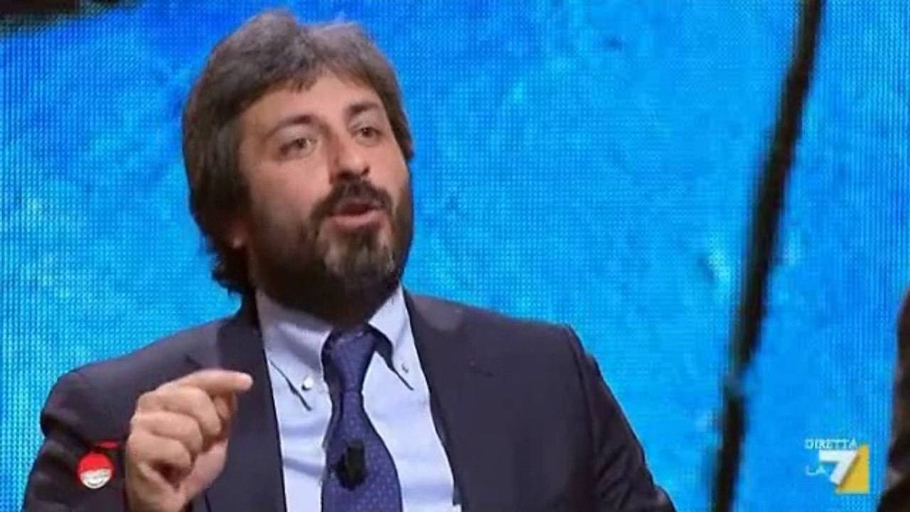 Roberto Fico (M5S): "C'è il mondo reale, e il mondo che racconta il governo"