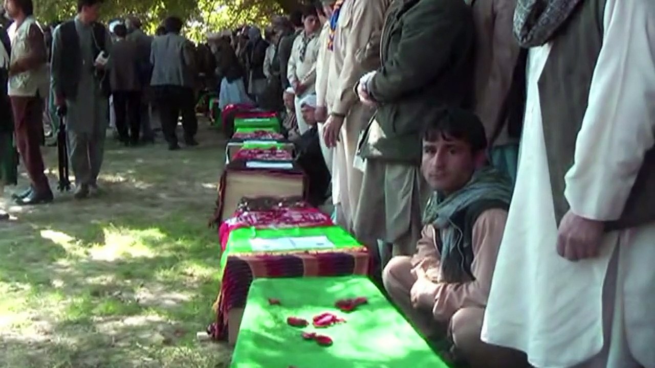 Trauer um totgetrampelte Mädchen nach Beben in Asien