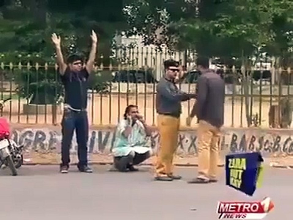 Pakistan police in action 14 august