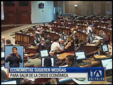 Economistas sugieren medidas para salir de la crisis económica