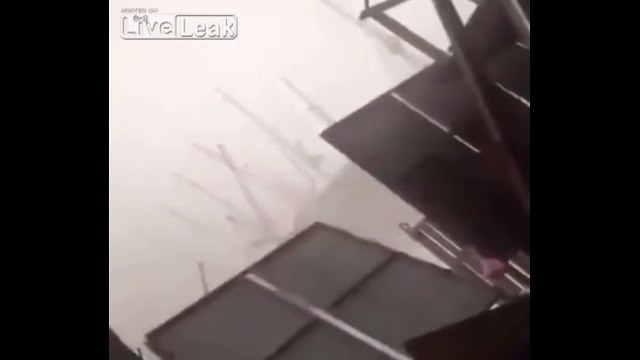 LiveLeak - Saudi Arabia: Moment of Crane collapses at Meccas Grand Mosque