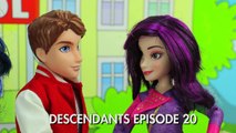 Disney Toys Fan - Should Audrey Pick Ben or Doug? They both take a Disney Descendants Love