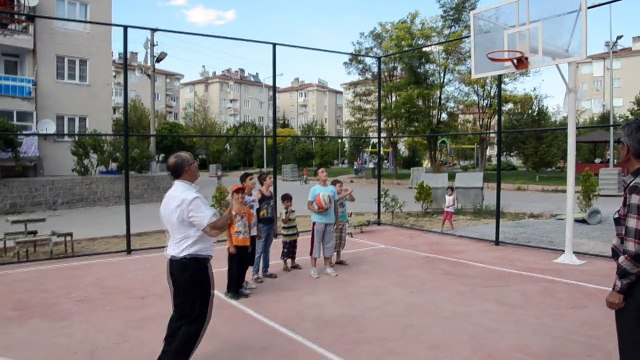 ŞİNASİ GÜLCÜOĞLU BEYAZ EVLER SPOR ALANI VE PARK