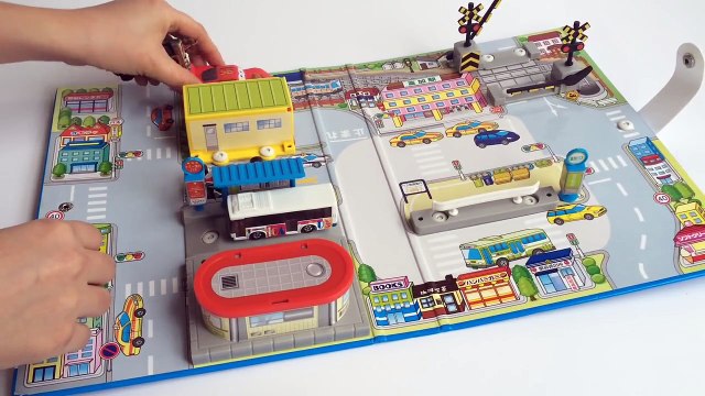 Tomica Handy 3D Map w Train and Bus Station Tomy w Lightning McQueen - Unboxing Demo Revie