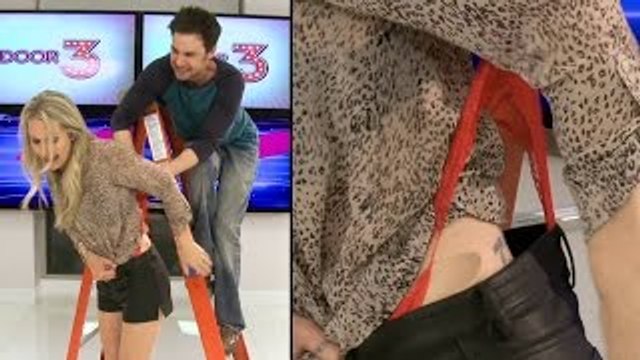 Canlı yayında genç kızın iç çamaşırını yırttı