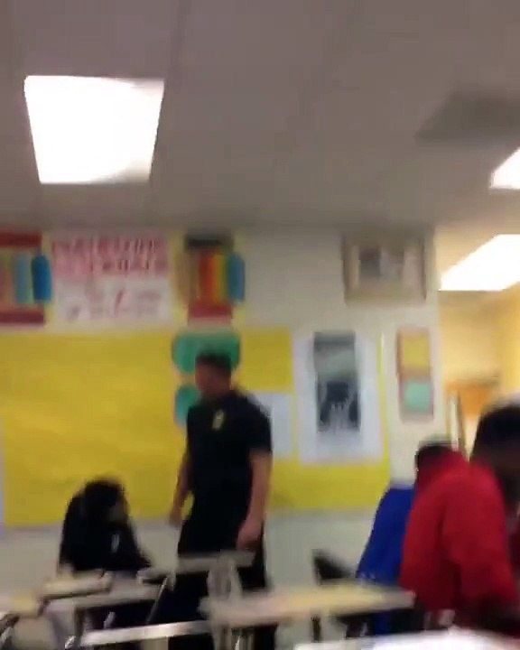Arrestation musclée d'une étudiante dans une école américaine