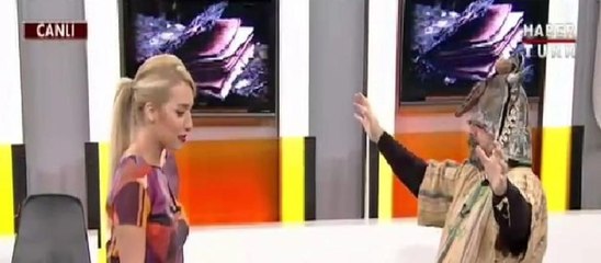 Canlı yayında spikeri korkutan ritüel