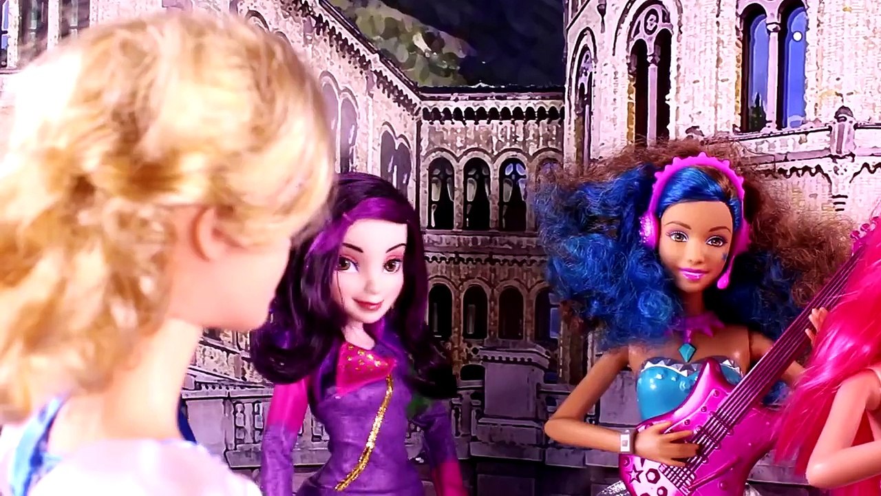 Descendants Mal & Evie Are Kidnapped! With Desc...