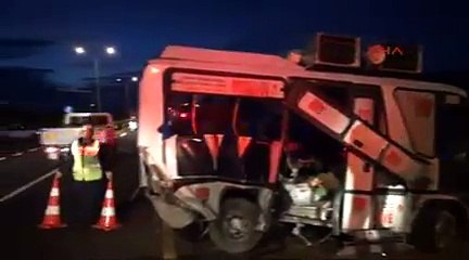 Cip, CHP’li kadınları taşıyan minibüse arkadan çarptı- 19 yaralı