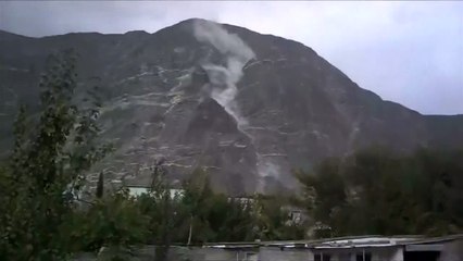 Amateur video captures landslide moments after earthquake
