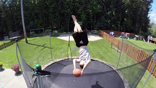 GoPro : les trick shots délirants de Libertowski ( Basketball Trampoline Trickshots with Kevin Libertowski ) !