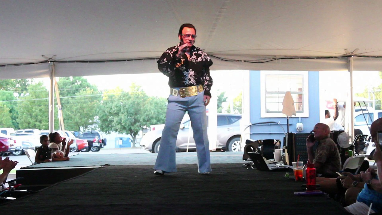 Kim Kredel sings 'Blue Suede Shoes' Elvis Week 2015