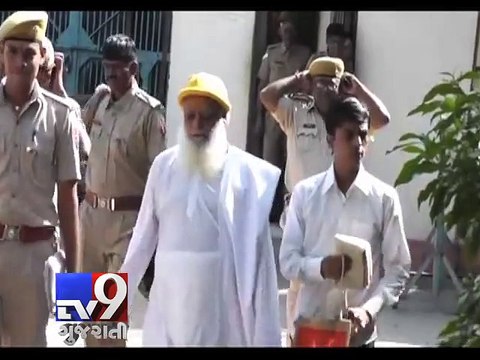 Self-styled godman Asaram sings song outside the court - Tv9 Gujarati