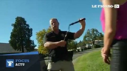 Des policiers américains s'équipent de nunchakus
