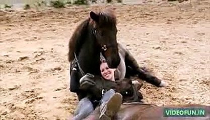 Girl_horse_kissing_The_Incredible_Bond_Between_Human_And_Horse