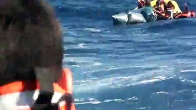 Mülteci faciası sahil güvenlik ekiplerince engellendi