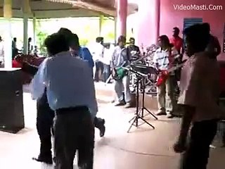 Look Zombies Kaise Dance Karte Hai - Very Funny