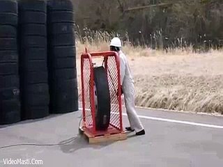 Iski To Phat Gay - This Happens When You Overfill A Tire