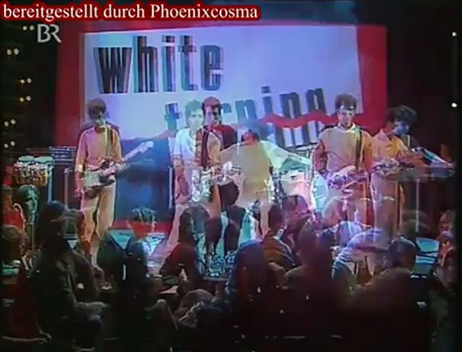 Charming Helen Schneider prick-teases male spectators with that sexy shoulder of hers