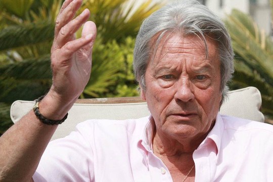 Alain Delon : Nadine Morano a des cou... - ZAPPING ACTU DU 28/10/2015