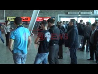 Pritja në aeroport, Eduard Ndocaj nga Milano në Tiranë, nesër betohet si deputet- Ora News