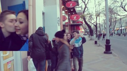 Mega Kiss Prank. Фоткаемся с девушками и неожиданно целуем на улице. (StreetFunD)