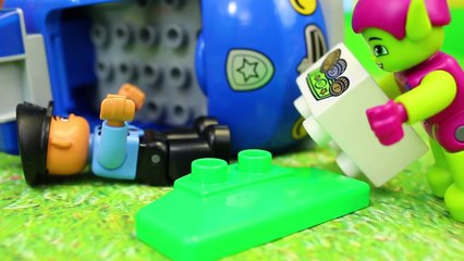 Duplo Lego Spiderman NEW Adventure Parody Green Goblin Robs Bank Police Throw Him in Jail
