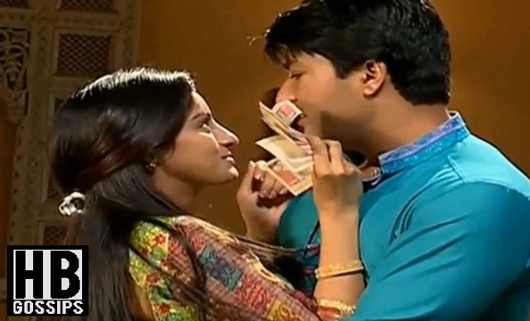 Diya Aur Baati Hum Sandhya Ignores Suraj For Money 28th October 2015