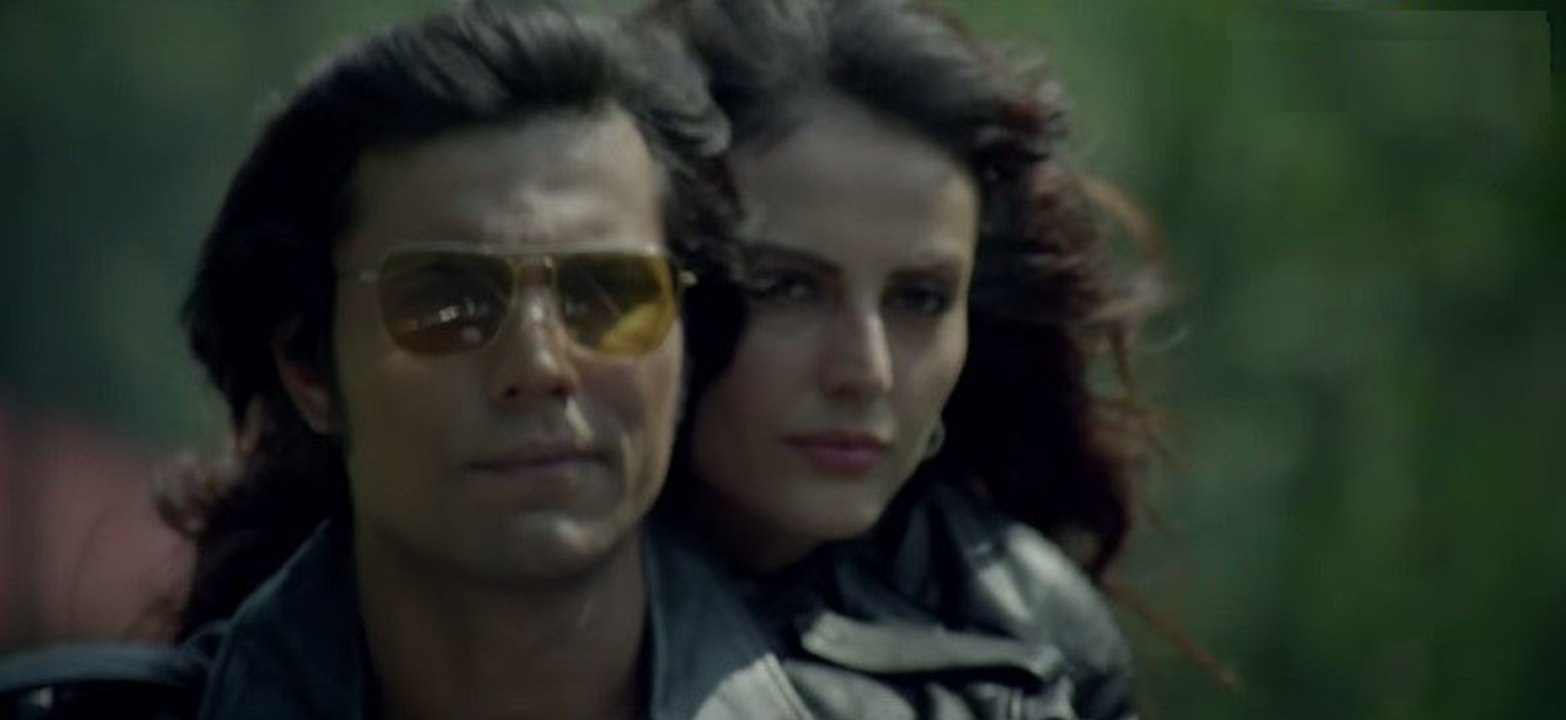 Neeli Bullet - Main Aur Charles [2015]