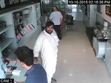 See How A Man Stole Apple Laptop from Hafeez Center Lahore - Video Dailymotion - Video Dailymotion