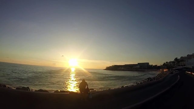 Décollage spectaculaire d'un avion à l'aéroport de Saint-Martin