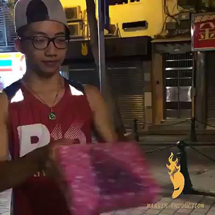 Tặng quà cho gấu