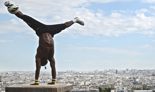 CR7 Skills and goalsCristiano Ronaldo Skills Portugal (Virtual Riot) SkillTwins CRAZY Nutmeg⁄Panna Skill vs. Football Professional Player! ★Cristiano Ronaldo - مهارت واهداف كرستيانو رنالدو 2015 HD