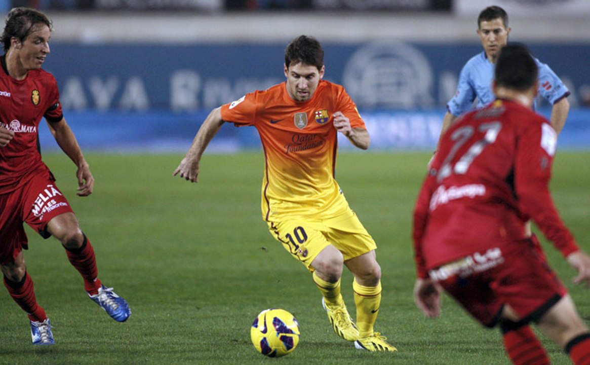 CRISTIANO RONALDO    UEFA CHAMPIONS LEAGUE    MEJORES JUGADAS    Cristiano Ronaldo   Skills Portugal (Virtual Riot) SkillTwins CRAZY Nutmeg⁄Panna Skill vs. Football Professional Player! ★Cristiano Ronaldo