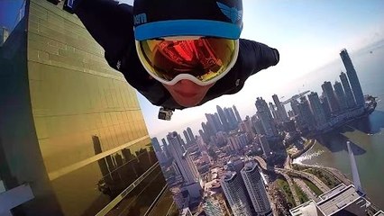 Extrême: Ils frôlent les building de Panama City à 250km/h en wingsuit