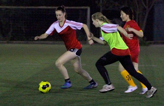 Cristiano Ronaldo Amazing Skills and GoalsCristiano Ronaldo Skills Portugal (Virtual Riot) SkillTwins CRAZY Nutmeg⁄Panna Skill vs. Football Professional Player! ★Cristiano Ronaldo Granada vs Real Madrid HD