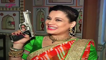 Diya Aur Baati Hum |  Meenakshi's Unique Selfie With Gun |  29th October 2015