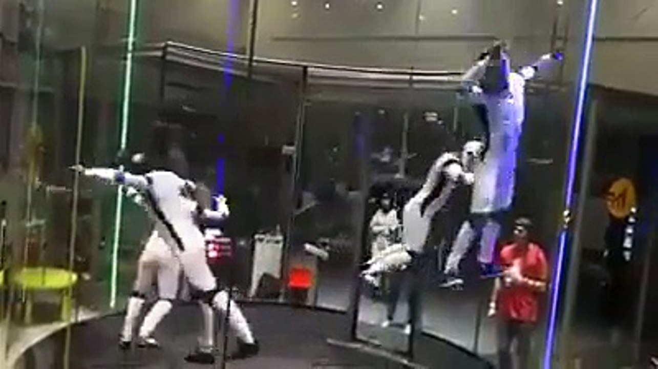 Chorégraphie énorme dans un Simulateur de chute libre