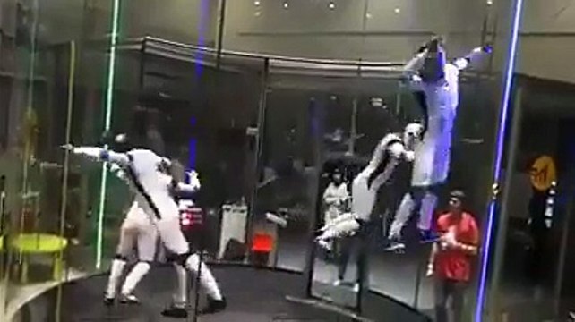 Chorégraphie énorme dans un Simulateur de chute libre