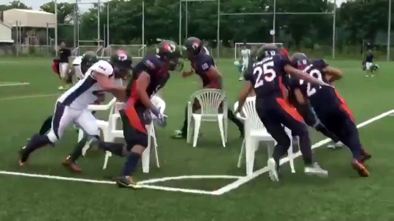 Quand des joueurs de Football Américain jouent aux chaises musicales... Violent!