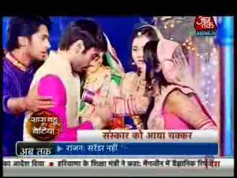 Sanskaar GIr Pada Swara Ki Bahoon Mein JIsse Swara Ne Maara Sanskaar Ko Thapaad - 29 October 2015 - Swaragini