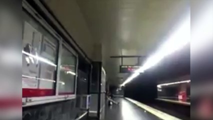 Cae en bici a las vías del metro de Madrid