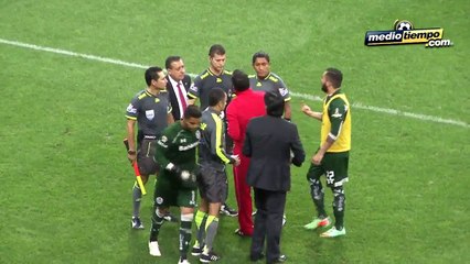 Cardozo, molesto con jugadores y arbitraje