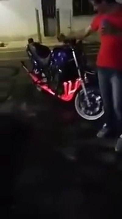 Stupid Guy burst his motorcycle pulling on the accelerator remote...